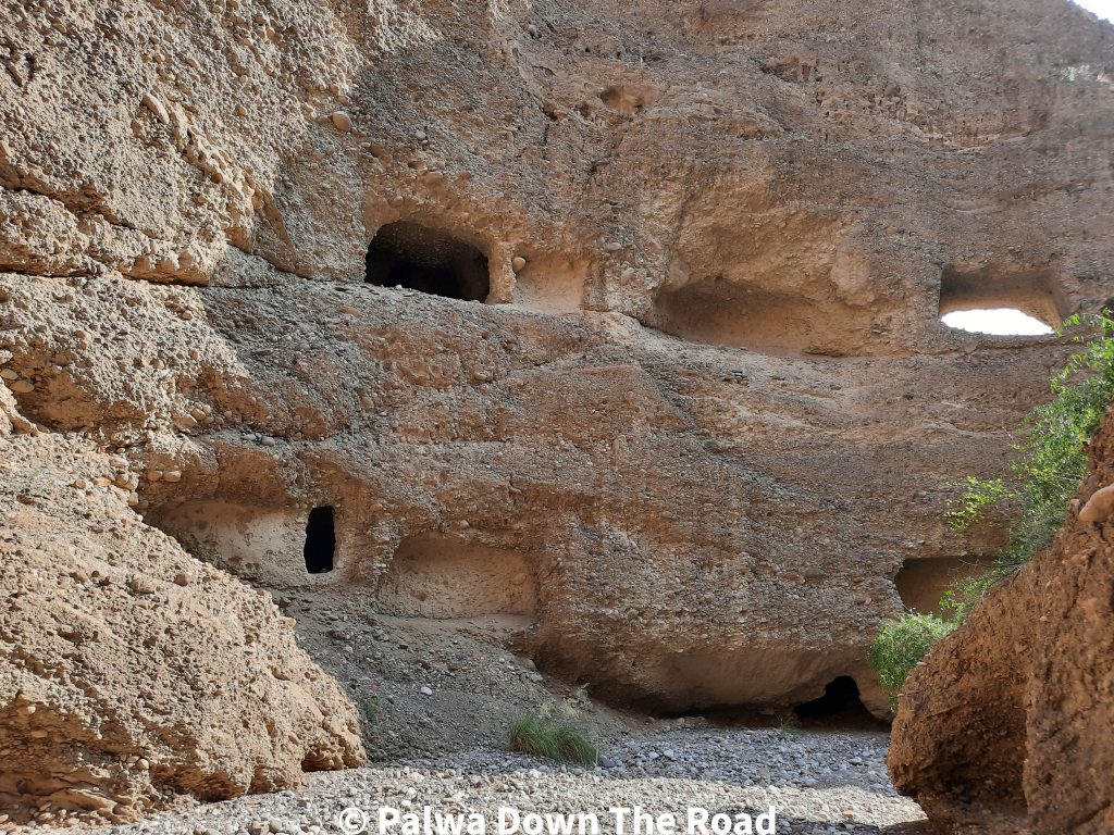 گوندرانی, غاروں کا شہر