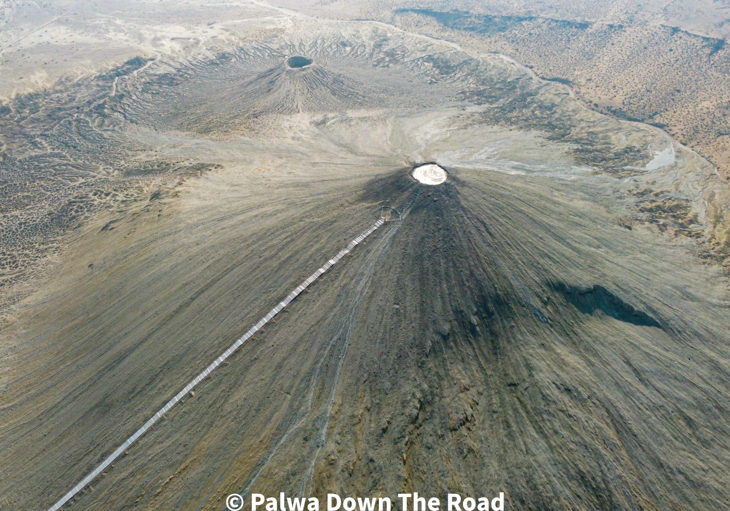 مٹی اگلتے پہاڑ، بلوچستان کے مٹی اگلتے پہاڑ، گرم مٹی اگلتا مڈ والکینو، مٹی فشاں گرم گارا اگلتے پہاڑ، سرزمین بلوچستان کا ایک اور عجوبہ، بلوچستان کا ہنگول نیشنل پارک، امید کی شہزادی، مصر کا ابوالہلول، آتش فشاں کیوں پھٹتے ہیں، ہنگلاج ماتا مندر، چندرگپ مڈ والکینو، چندرگپ بلوچستان، بلوچستان میں ہنگول کے مقام پر مٹی اگلتے پہاڑ،