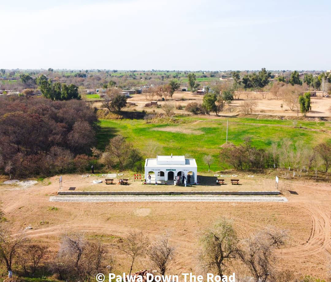 پنڈ سلطانی ریلوے بیٹھک، پنڈ سلطانی ریلوے اسٹیشن، پنڈ سلطانی گاوں، ریلوے اسٹیشن، پاکستان کا فرضی ریلوے اسٹیشن،
